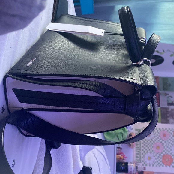 Unused Calven Klein purse. Super spacious and many pockets to keep things in! - Picture 4 of 4